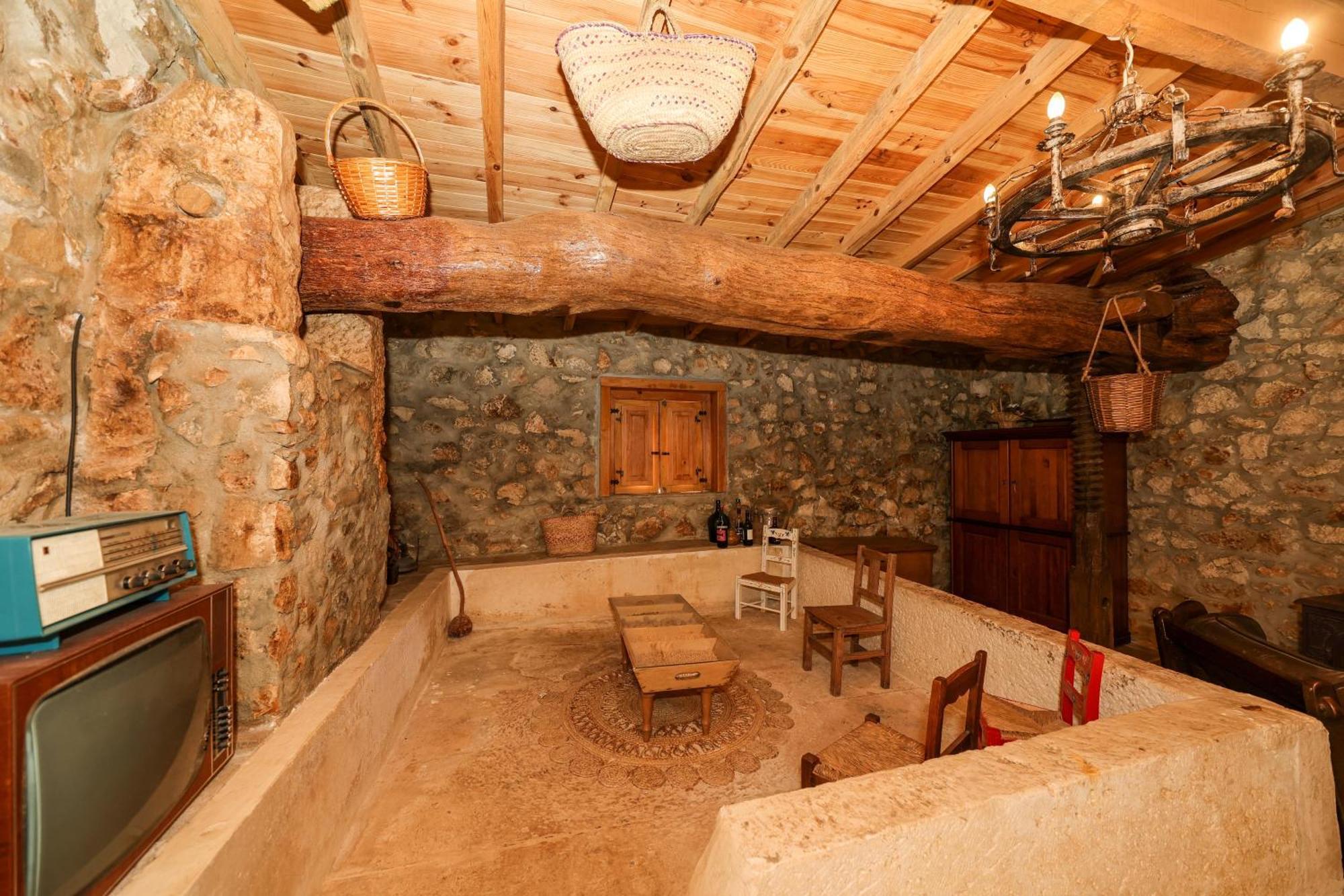 Villa Renovated Wine Press House - With Pool Porto de Mós Esterno foto