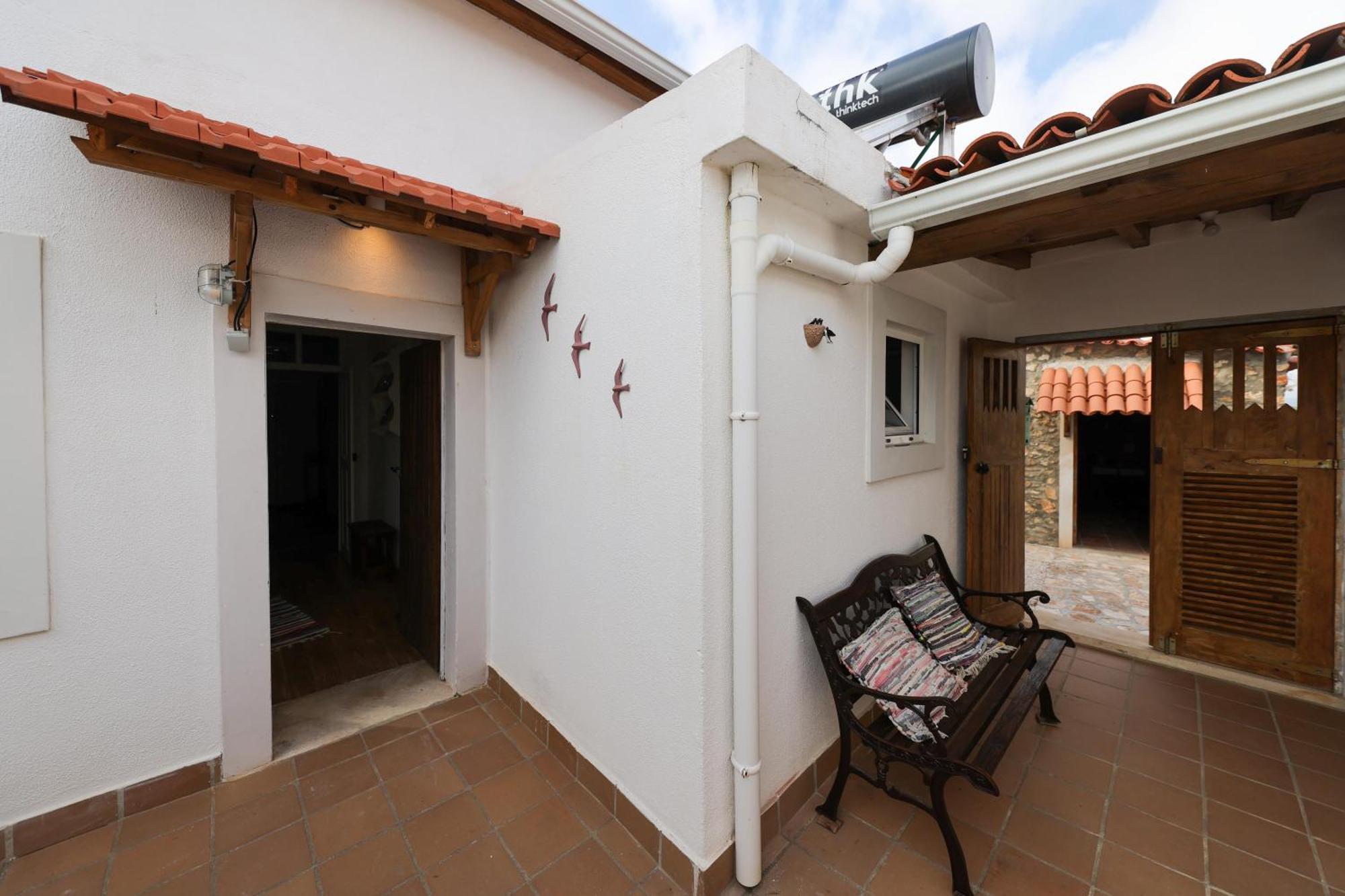 Villa Renovated Wine Press House - With Pool Porto de Mós Camera foto